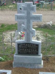 Памятник-крест из мрамора